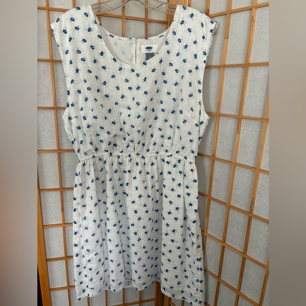 Women’s Old Navy Sleeveless White and Blue Dress